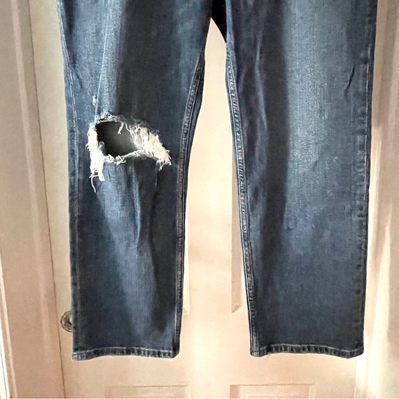 Abercrombie & Fitch Ultra High Rise Ankle Straight Jean - 32 - Picture 5 of 14